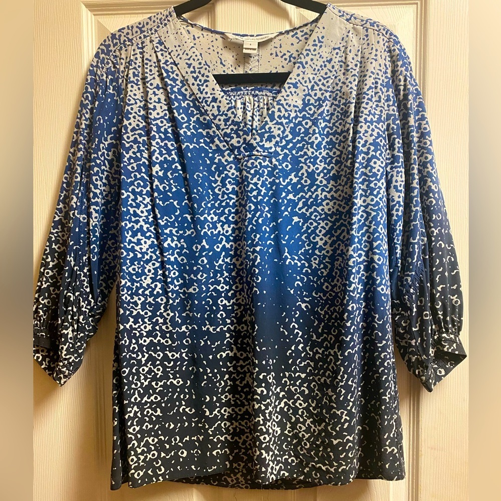 Diane Von Furtstenberg 100% Silk Blue/Black Blouse Size 6